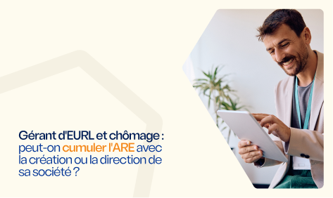 Gérant d’EURL consultant une tablette pour préparer le cumul de l’ARE avec son activité.